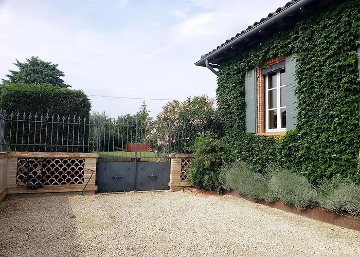 Holiday home Calme Et Confort Sur Les Hauteurs De